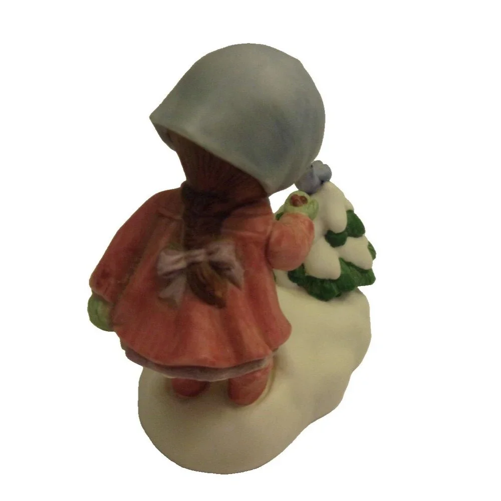 WE WISH YOU A MERRY CHRISTMAS Porcelain Music Box~Girl Feeding Bird AVON 1986